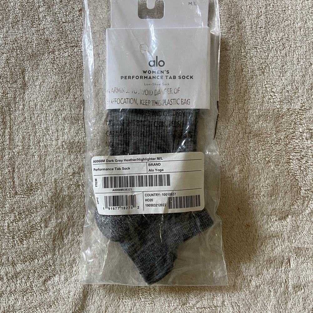 ALO Woman’s Performance Tab Sock - Picture 3 of 3